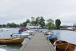 Västerviks havn med kig mod turistkontoret